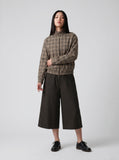 DAXUEN Unisex wide-leg cropped plaid pants — model photo