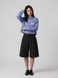 DAXUEN Men's wide-leg summer shorts in dark olive green and black — model photo