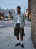 DAXUEN Men's wide-leg summer shorts in dark olive green and black — model photo