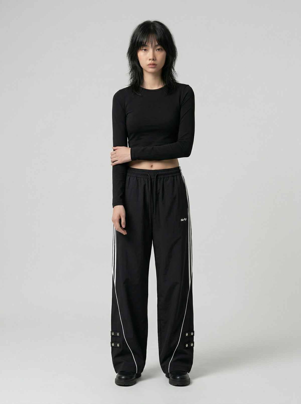 DAXUEN Wide-leg track pants in solid colors — model photo