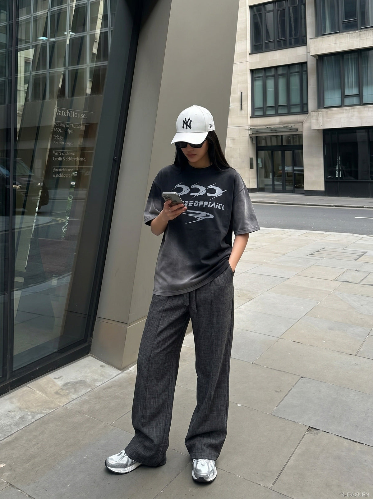 DAXUEN Oversized crew neck t-shirt with wing graphics — model photo