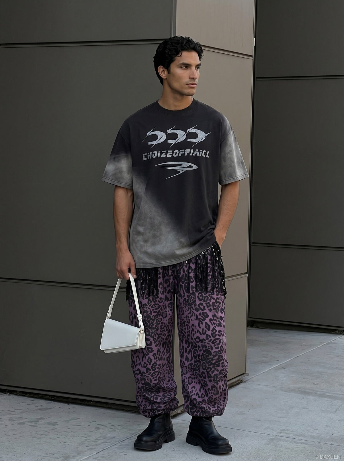 DAXUEN Oversized crew neck t-shirt with wing graphics — model photo