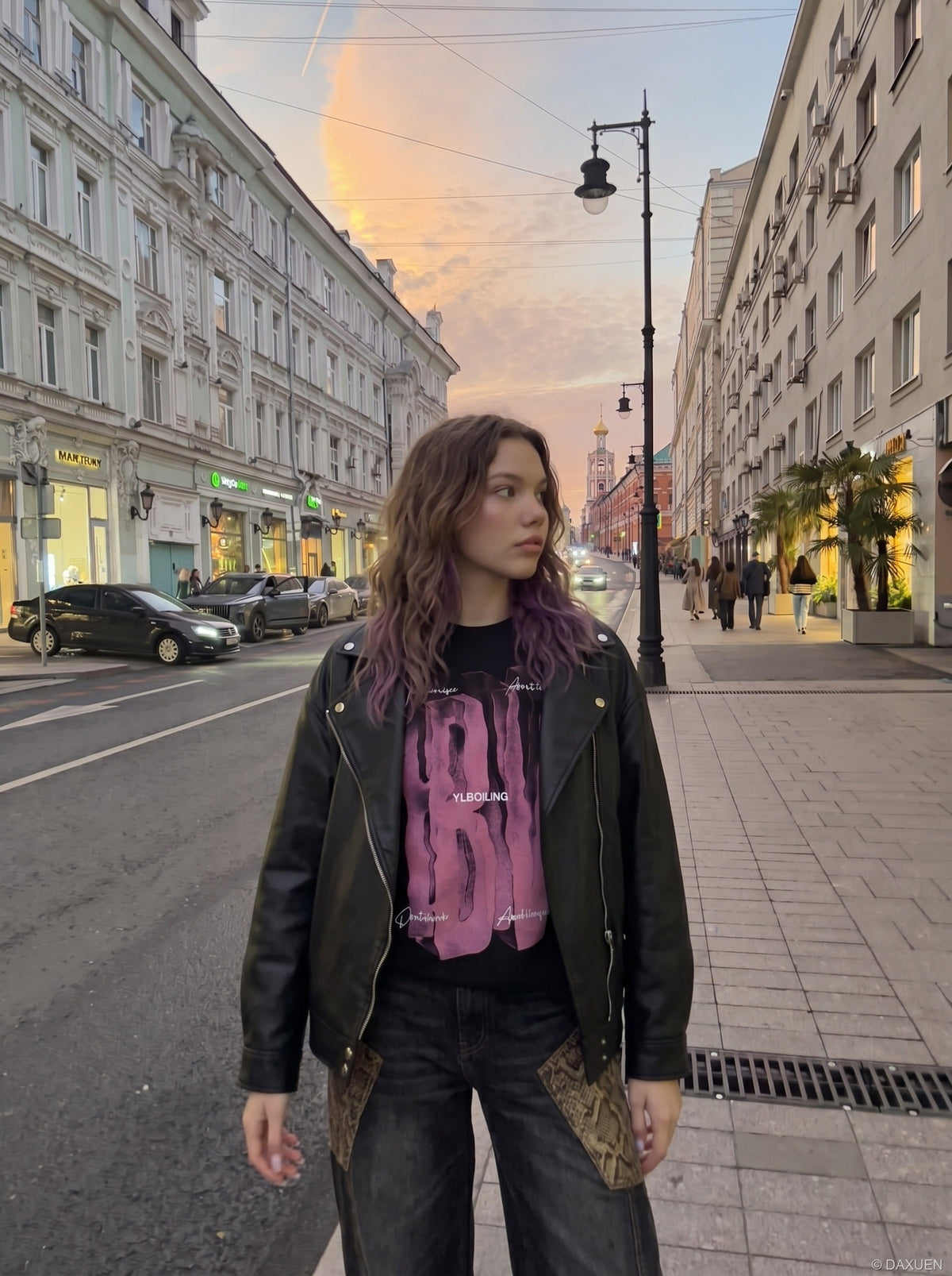 DAXUEN Loose-fitting crew neck t-shirt with graphic — model photo