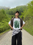 DAXUEN Loose-fitting crew neck t-shirt with graphic — model photo